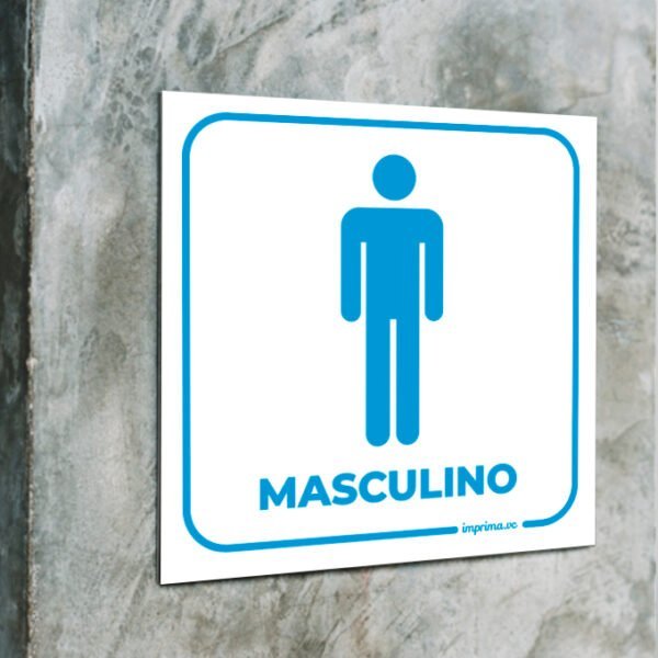 Imagem de uma placa de sinalização de banheiro masculino, em PS Branco, com impressão em azul, fixado em parede.