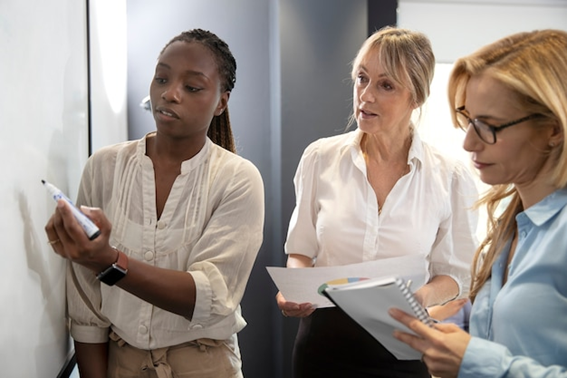 empreendedoras aprendem com a experiência uma das outras