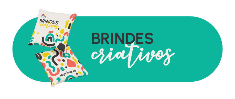 Ícone que identifica a categoria de Brindes Criativos da Imprima.vc, formando por um fundo verde, a imagem de duas almofadas personalizadas a esquerda e, ao lado e a direita, o nome da subcategoria.